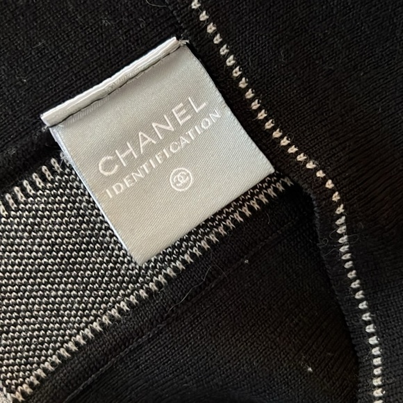 CHANEL SWEATER BLACK SIZE 46 Long sleeve Gorgeous Grey Stripe CHANEL on side - Picture 10 of 13